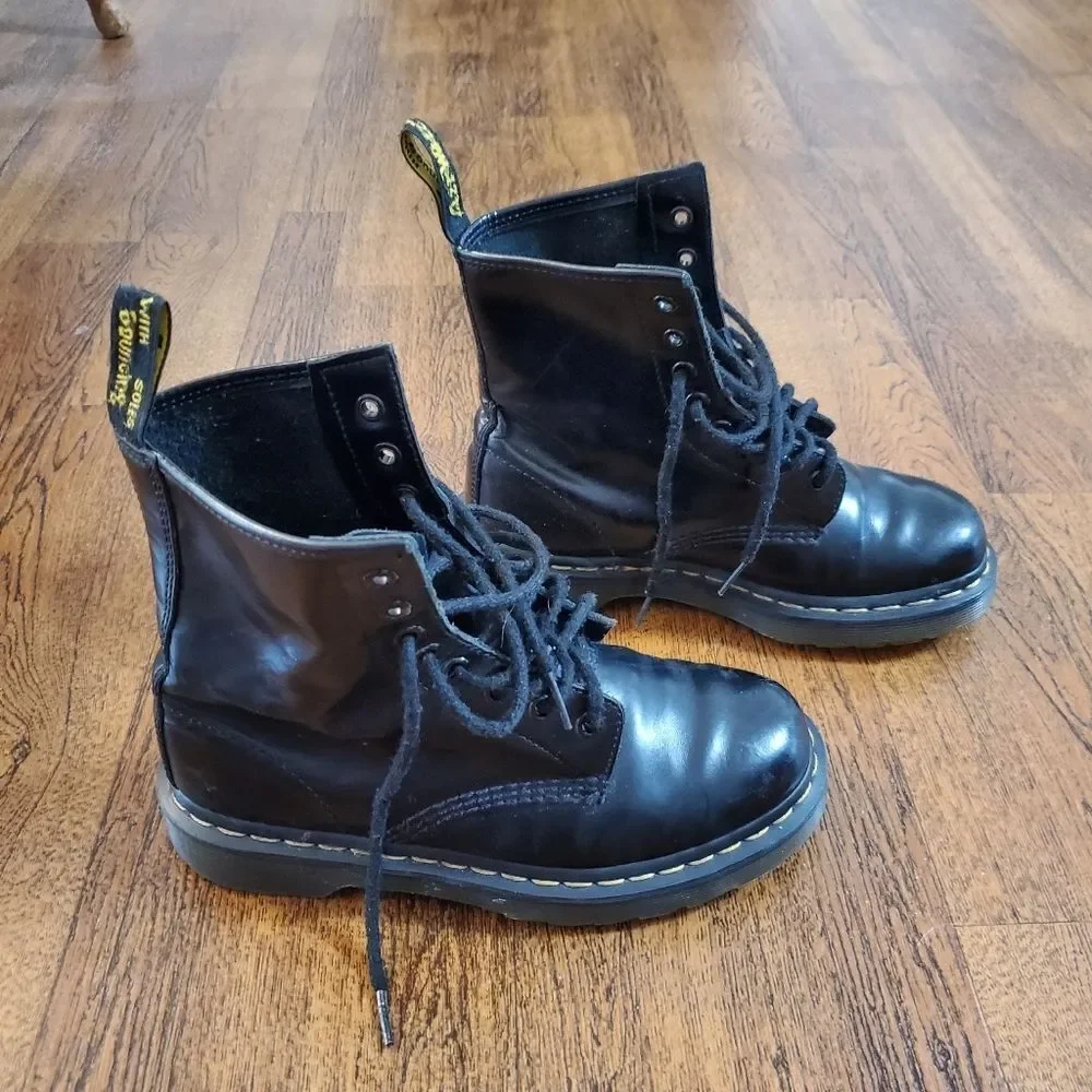 Dr Martens Boots Unisex Sz 5 Men 6 Ladies Black Leather Airwair Cushioned Soles